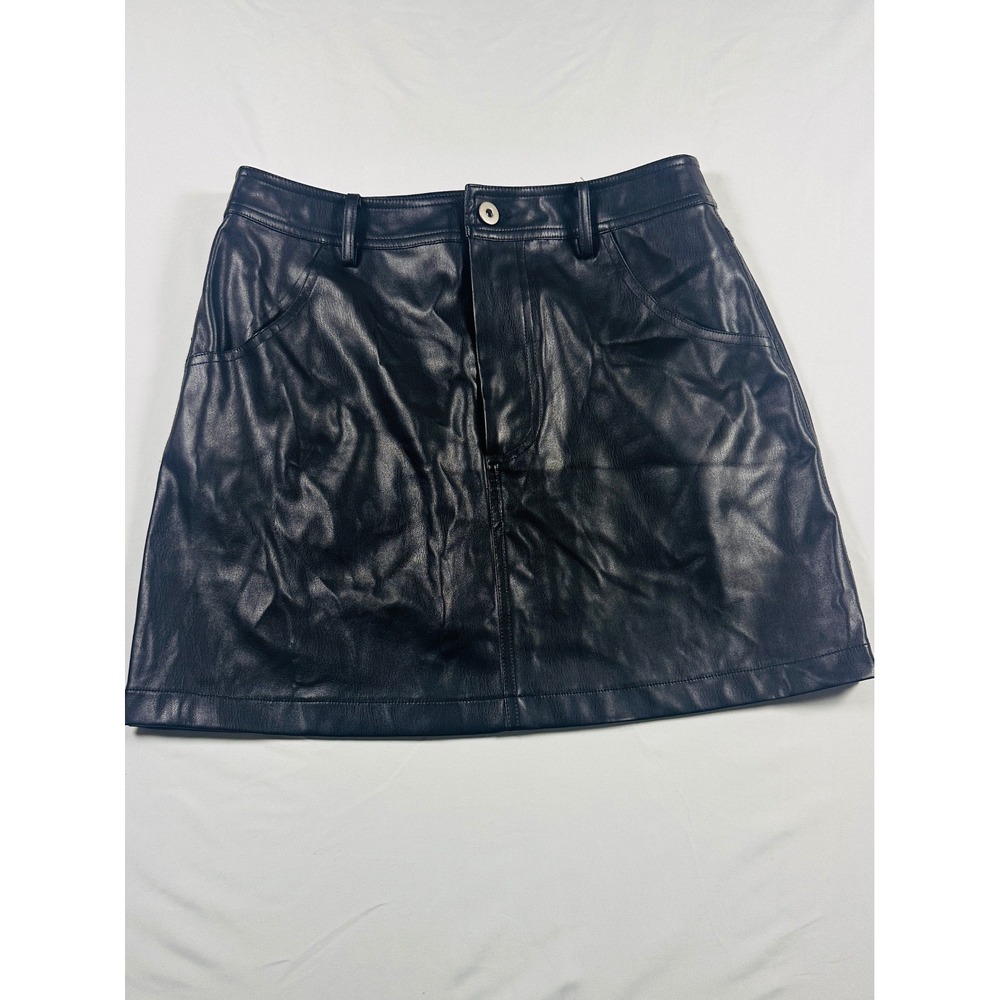 ASTR The Label Black Vegan Faux Leather Mini Skirt Womens Size M‎ Five Pocket